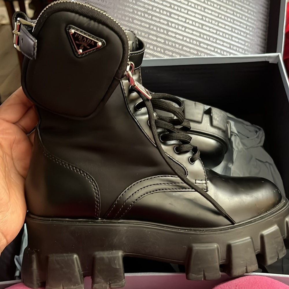 Trendy Prada boot